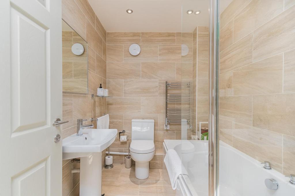 Castle Townhouse Kenilworth - Private Parking - 24 Hr Gym Access - Town Centre公寓 外观 照片