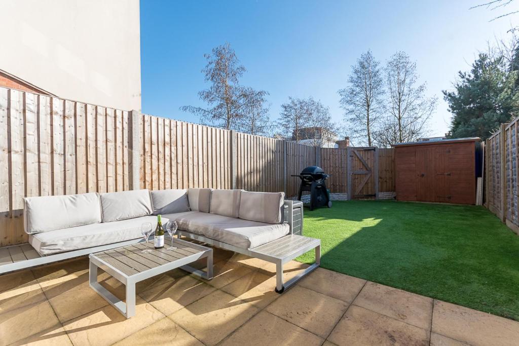 Castle Townhouse Kenilworth - Private Parking - 24 Hr Gym Access - Town Centre公寓 外观 照片