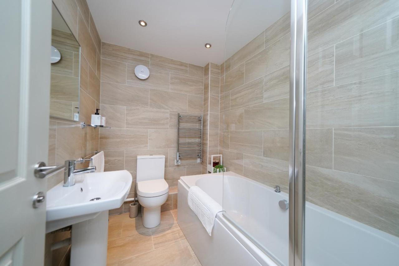 Castle Townhouse Kenilworth - Private Parking - 24 Hr Gym Access - Town Centre公寓 外观 照片