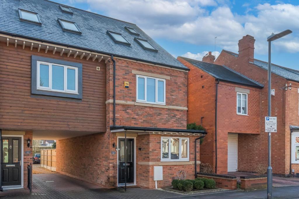 Castle Townhouse Kenilworth - Private Parking - 24 Hr Gym Access - Town Centre公寓 外观 照片
